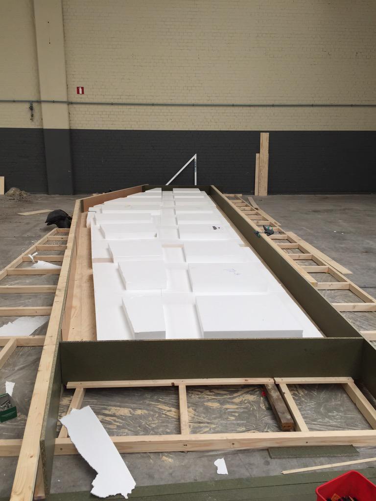 Vloerdelen voor onze drijvende woning van eps 'de lotus' in de maak.