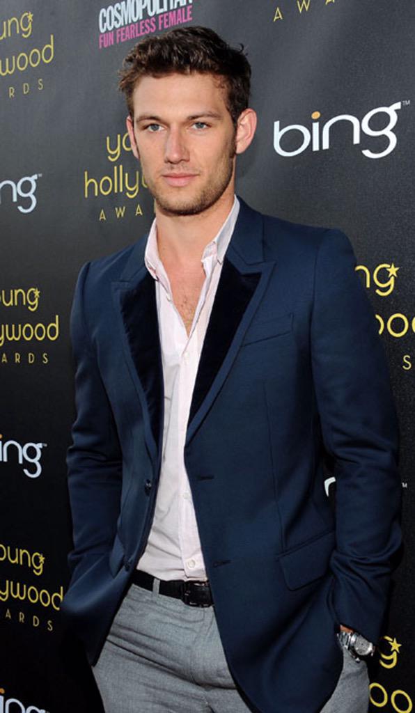 I wanna wish a happy 25th birthday 2 Alex Pettyfer I hope he has a great day with his loved ones 