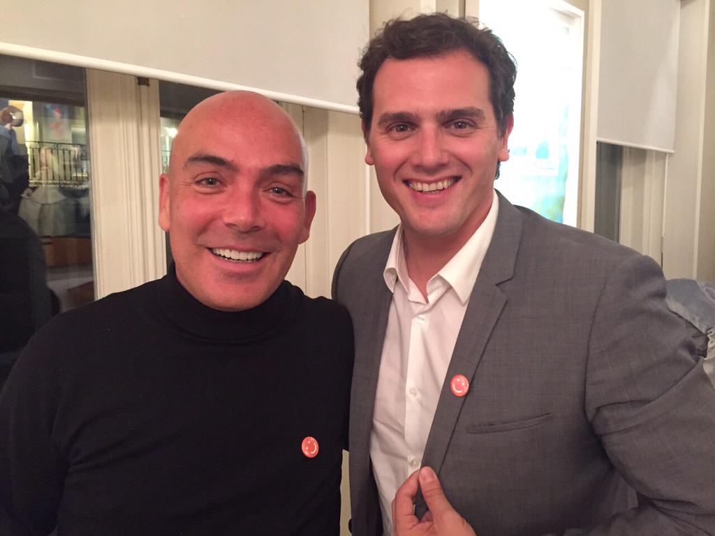 SarasolaKike's tweet photo. Cena anoche con @Albert_Rivera. Un líder comprometido con ideas inteligentes y transparencia. Aquí llega el cambio.K. http://t.co/Ery2TgZBqL