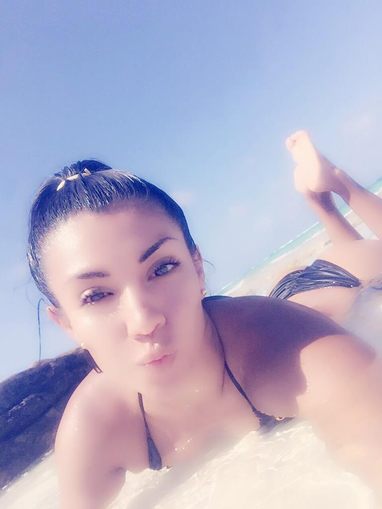 DianaSanchez_04's tweet photo. Que bueno que con esfuerzo confianza y pasión todo fluye de una manera positiva los amo por tanta buena vibra 😍😊😗😙😚😘 http://t.co/OSBJUzVFBc