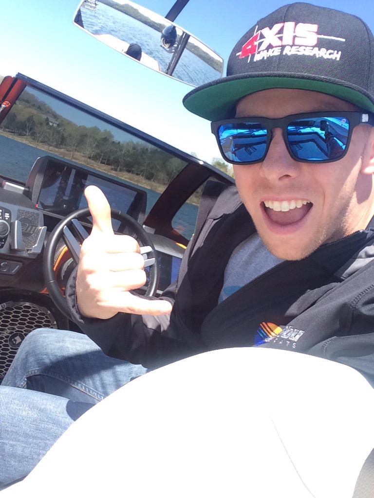 gabeherndon's tweet photo. Cranking some @jakeowen in a new @malibuboats #mxz22. It's a good Friday! #beachin http://t.co/waoAyJaZol