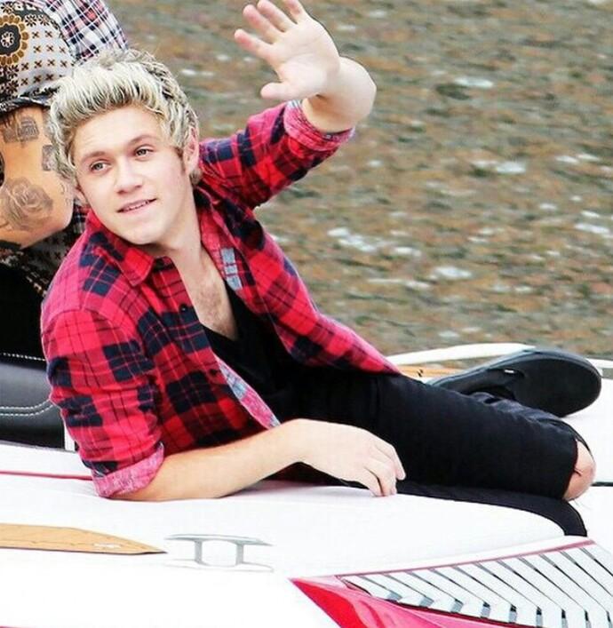 ThanyaTata's tweet photo. #NiallHoran #niallsdickissmallbuteffective #niallyourdickishot ππ http://t.co/A60NoZuOLj