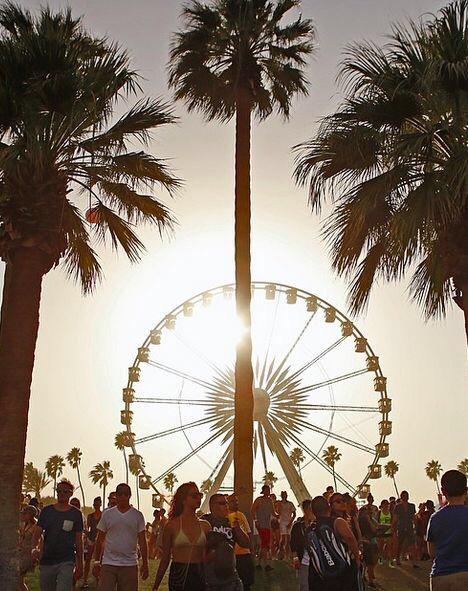 kvaliteee's tweet photo. Coachella will forever be on my bucket list. http://t.co/q7pdDiNIR4