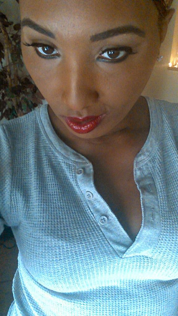 tskimmy's tweet photo. #redlip #TSKIMMY #TSKIMMYDOTCOM DMV FLOW UGGGGHHH I HATE THAT PLACE http://t.co/JsRypW8VaX