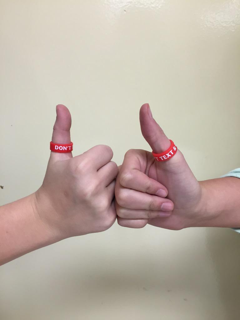 buckledbirds's tweet photo. #ThumbsUp http://t.co/mK9lEqyThB