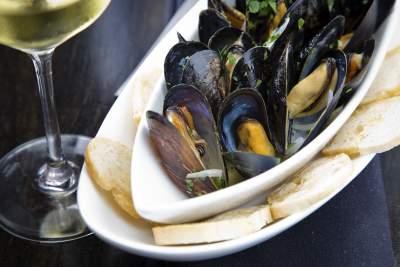 3-4-5 Happy Hour is here! $3 Roasted Cauliflower, $4 Pizzas + $5 Mussels du Jour.  #chshappyhour