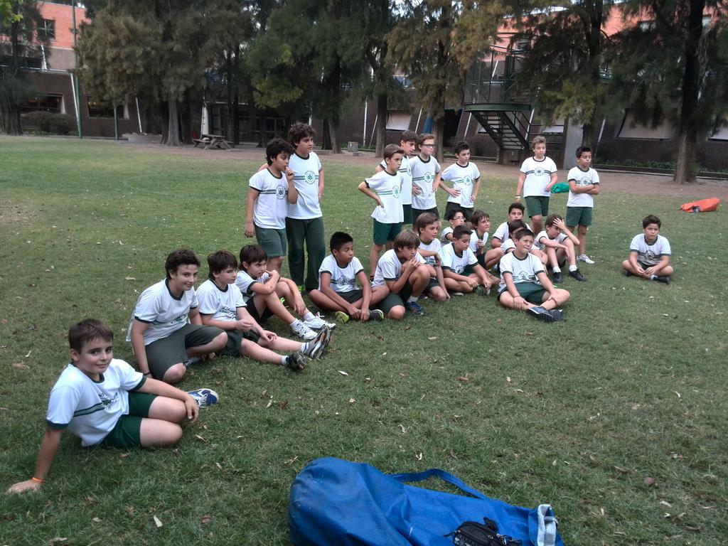edfisica_IB's tweet photo. Campus de Handball los chicos del IB ya jugaron varios partidos,momento de armado de carpas @iballesterDS @primvb_ib http://t.co/AyCfiRpOEK