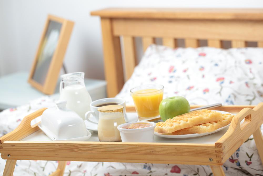 SegundoHogar_AR's tweet photo. Hoy se desayuna ☕ en la cama #FelizDomingo 😀 http://t.co/RhfVrJEWFX