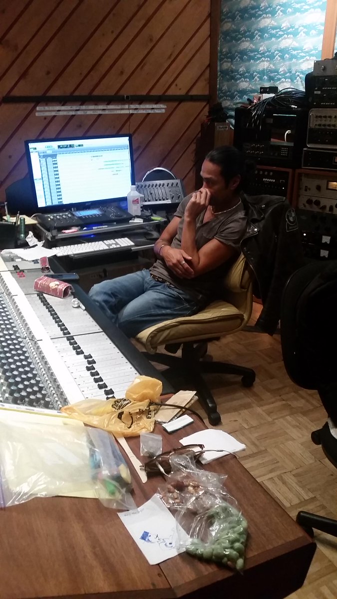 SocialsZone's tweet photo. @dragonsofzynth
DOZ @roughtraderecs 4.30, prep new album in studio w/ @RussElevado #TheDangelo #BlackMessiah http://t.co/mkZjPdcmtD