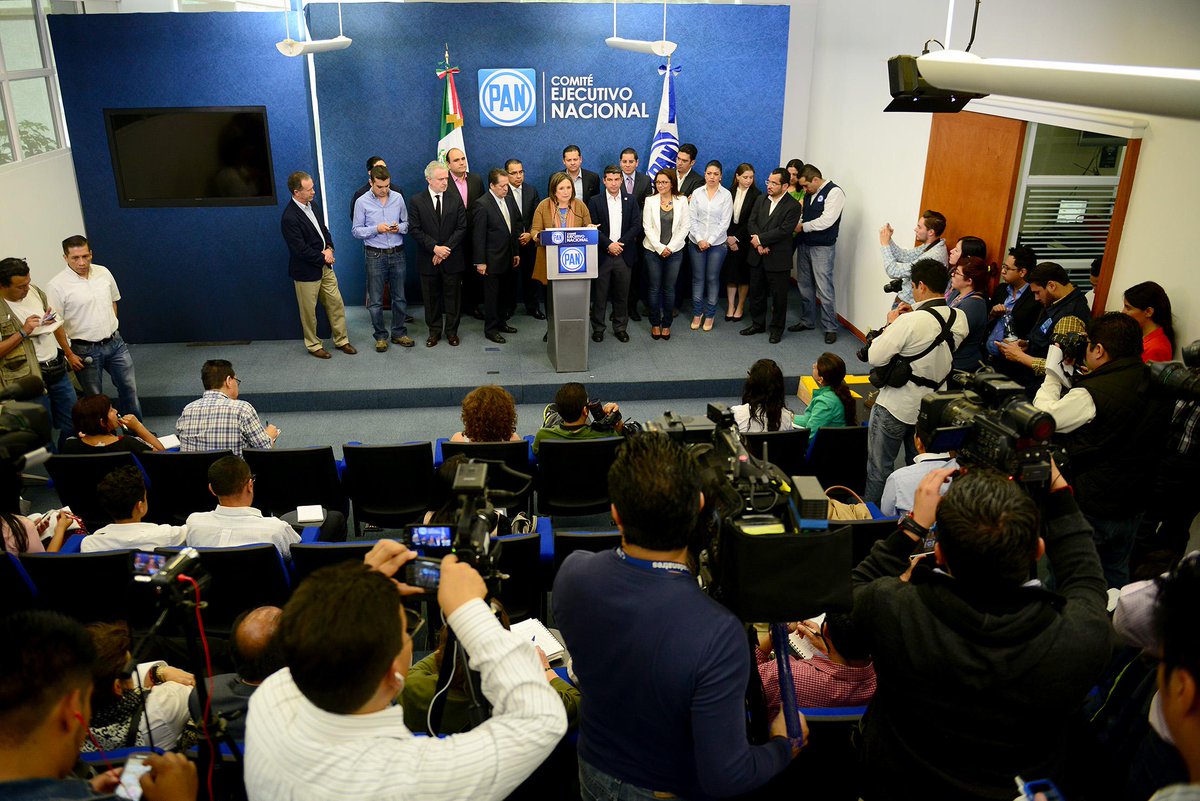 PAN_CDMX's tweet photo. #Entérate  Impugnará PAN negativa del IEDF para registrar a Xochitl Gálvez. http://t.co/lsPJwUPcvo http://t.co/9NlR8O9ra5