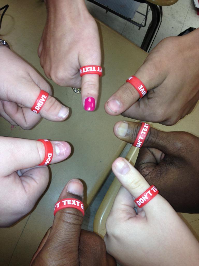 buckledbirds's tweet photo. #ThumbsUp Don't Text and Drive. http://t.co/dlu5uZkxHb