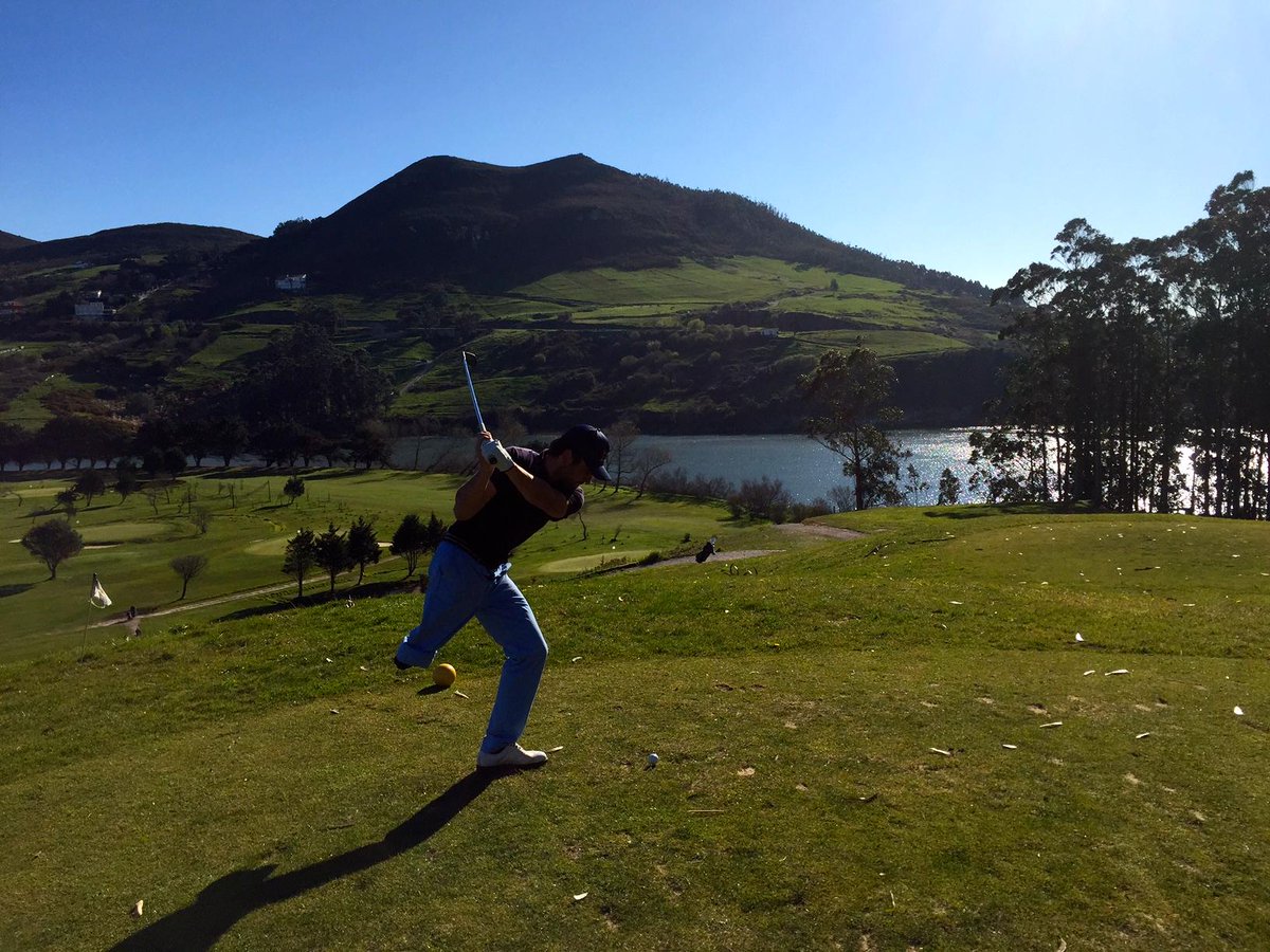 JuanelePostigo's tweet photo. Mucho papeleo hoy.... Duro día de golf, se nota la falta de competición. 
Mañana lucha por pasar el corte #EasyGolf http://t.co/TA7Rm4v9uW