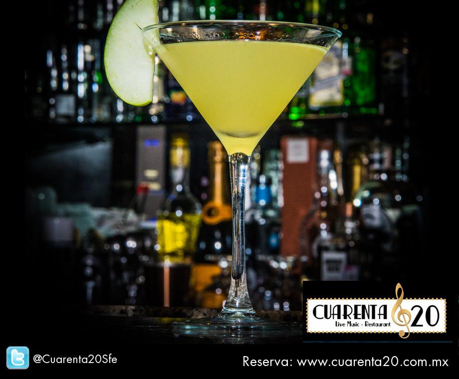 Cuarenta20Sfe's tweet photo. #ViernesDe #cantada, #karaoke y el mejor ambiente http://t.co/x1yb4dQpAH