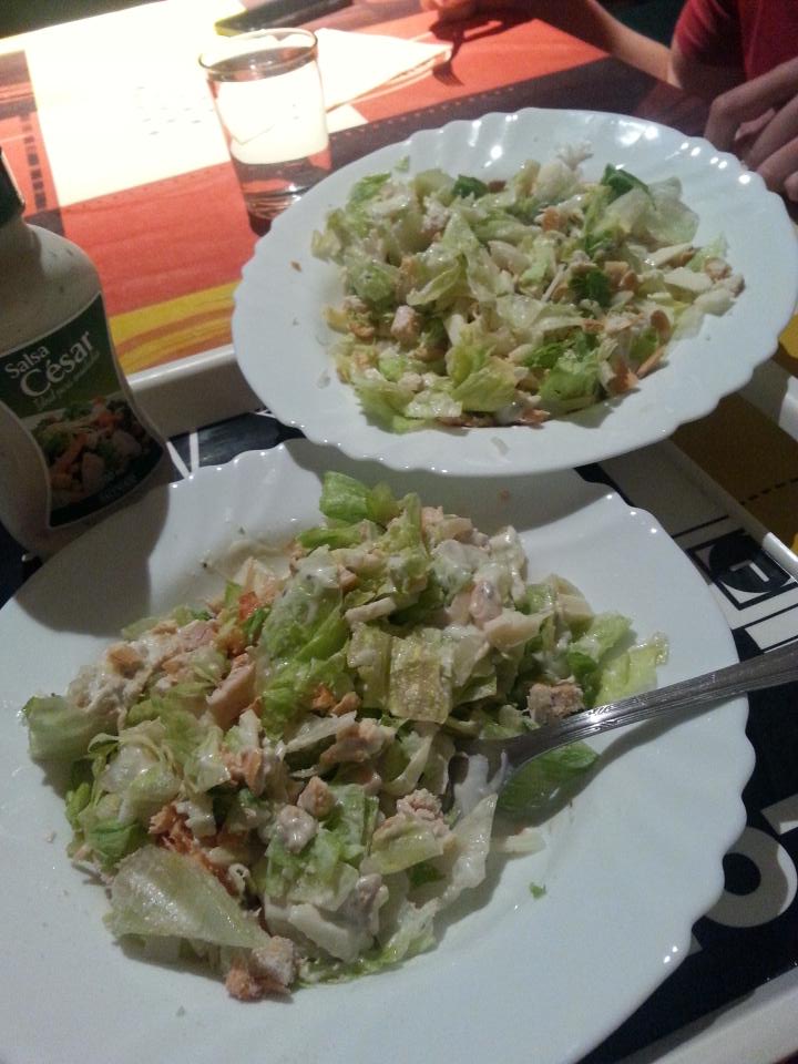 MilaTropic's tweet photo. Pollo salmon queso colines lechuga y salsa césar.  Se quejará @Jose88gomez lo bien q lo alimento 🍴😁 http://t.co/D7xnFNLAuI