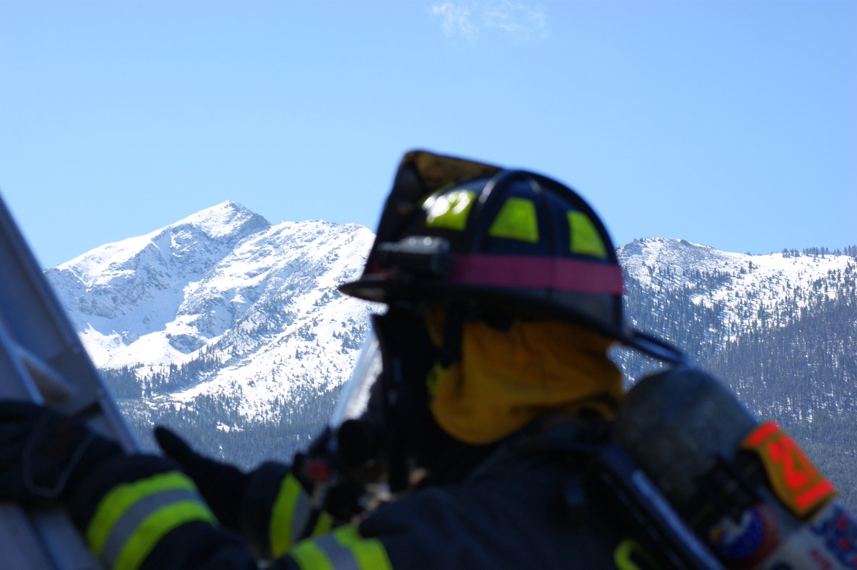 FireWomen2013's tweet photo. Hands on Training in the mountains of CO! 2015 FireWomen Conference is coming! http://t.co/upVXfF35o2