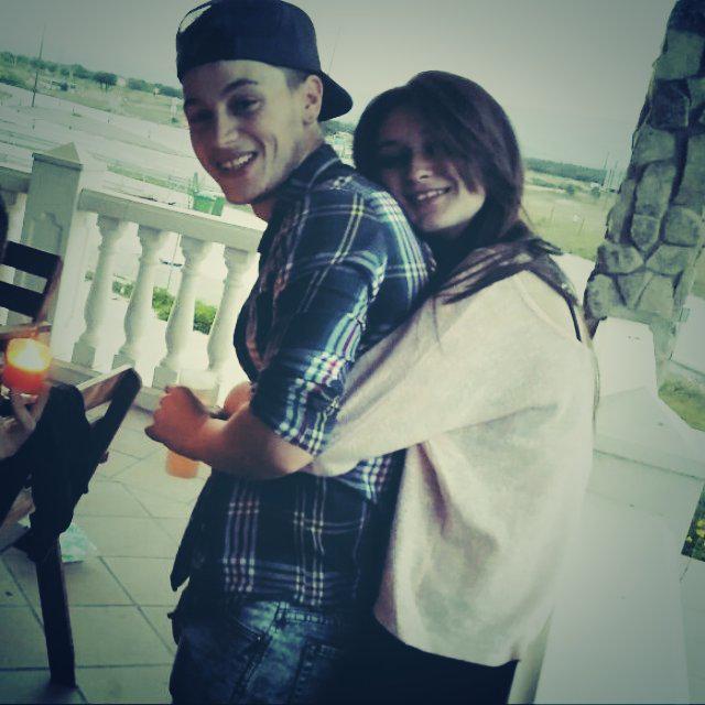 MarinaDepedro2's tweet photo. Echó de menos tus abrazos 😭😭😭😭 #QuieroVerteYA💏💏💏 @samutrujillo10 http://t.co/x6v7pakjuC