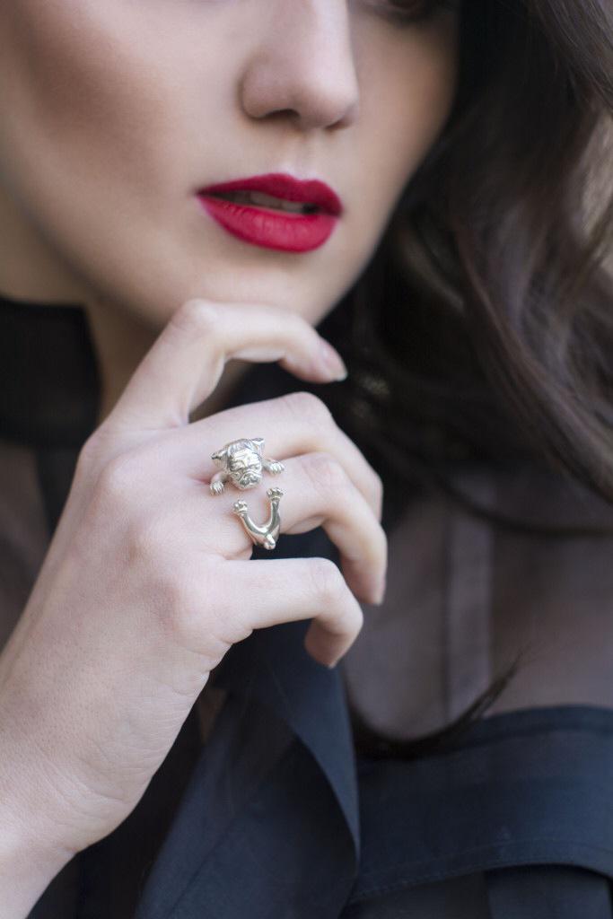 Official_Cat's tweet photo. 🐶🐶🐶🐶 lovely ring @dogfevermilano 💎 take a look at my post on blog: http://t.co/hN5q12kWr6 ⬅️ #model #catherinepoulain http://t.co/Ign7giAZDu