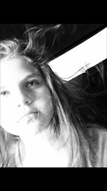 HattonScott's tweet photo. #6post stole dads phone and took. A pic of my beautiful self #ain't i perry http://t.co/jUmtnaorEG