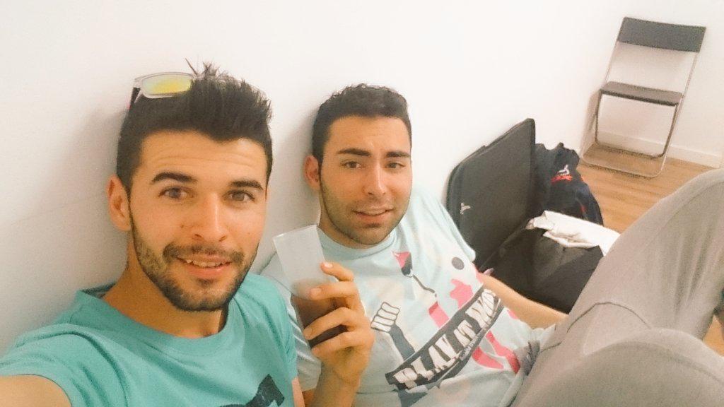 alejandro_277's tweet photo. Na aquí en Barcelona como el que no quiere la coza....  @AndreLandero ⛵ ⛵ http://t.co/X6VeZG9uPj