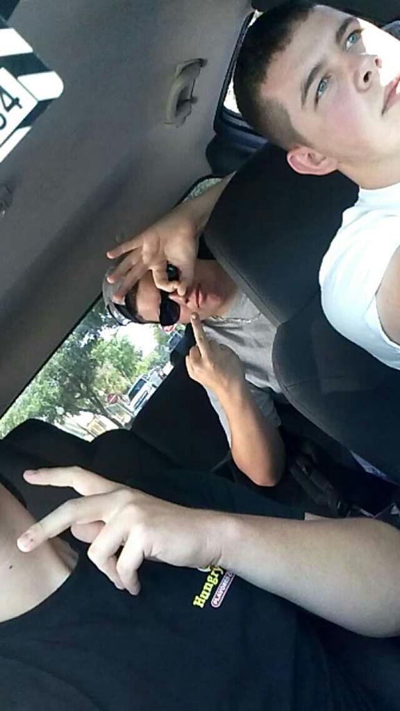 Codstersss's tweet photo. My boys. 😏 #sorryboutyapanties #missingtyler @Dylan_Duty24 @dylbarnett313 @DevinSimonds http://t.co/KK9ZcOgfXs