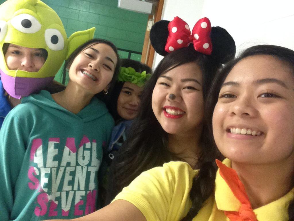 claudinemallare's tweet photo. Disney Day 😊❤️ #badpicsbutohwell #vanellopevonshweetz #lilo #minnie #threeeyedalien #russel #pluto (smh) @MackennaN http://t.co/4JMw69P49B