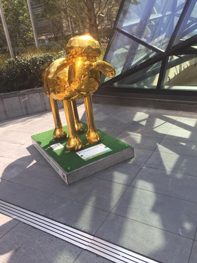FrankieWindsor's tweet photo. New around London #sheepparade http://t.co/GfNMDmZeW1