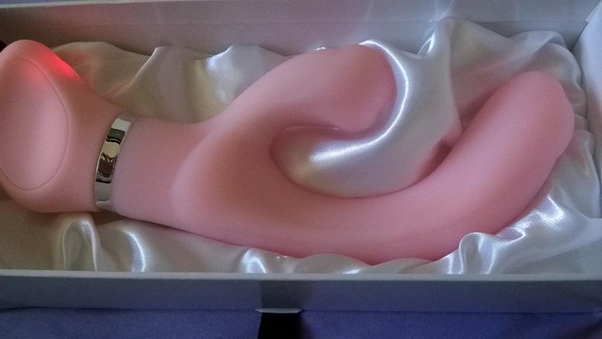 💝 Presents 💝 http://t.co/vYHAveAsAD<a href="/tag/mvsales"class="tags"><span>#mvsales</span></a>
