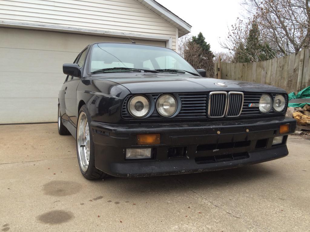 SimoneLhart's tweet photo. Our driveway is looking FINE today. 💁 #m3 #finallyrunning http://t.co/Lt0XBOGyow
