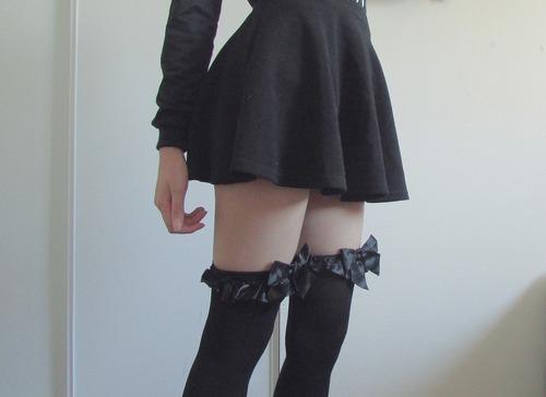 Hi, I'm Lou and I love dancing. New here, mind to RT me ? I'll suck your cock, {Giggles}