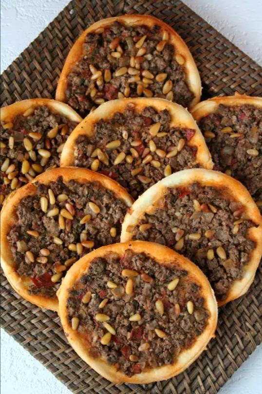 ArabsPost's tweet photo. Different kinds of Sfeeha 😍😭 http://t.co/oNgviPnPBr