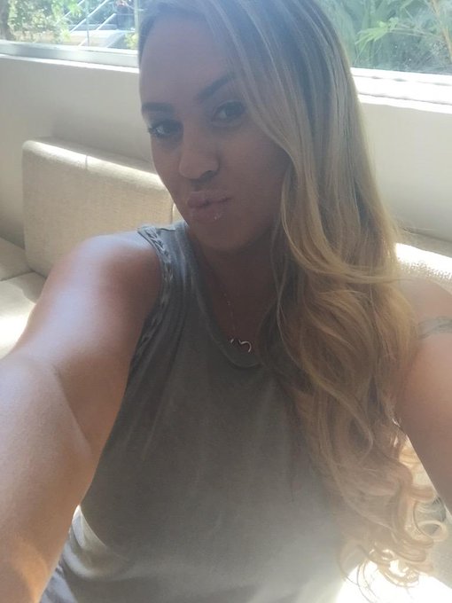 #nofilter💃🏽Hello from L.A☀️👸🏽 enjoying a glass of champagne🍷🙌🏾 waiting on my lil man👼🏾💃🏽😘 http://t.c<a href="/tag/nofilter"class="tags">#nofilter</a>