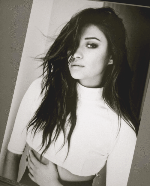 Linda, talentosa, diva, incrível, ídola minha   Happy Birthday Shay Mitchell 
