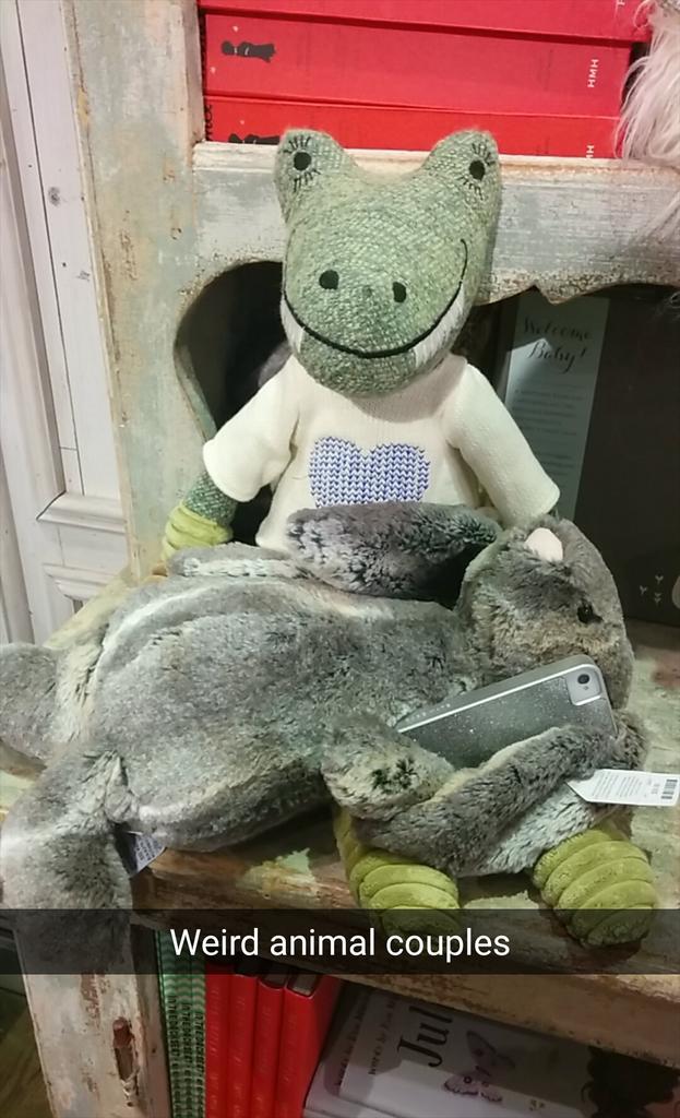 ColkaCola's tweet image. Modern couple @Anthropologie @MStarlight2021 #cutecouples