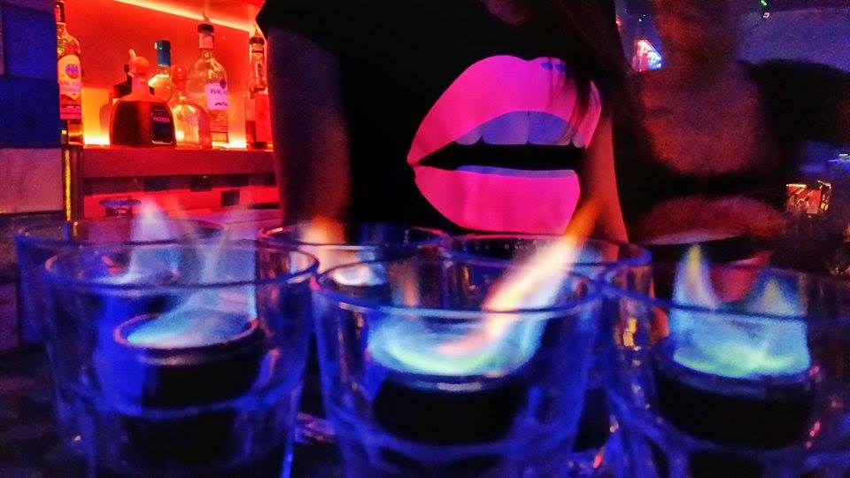 lecandibar's tweet photo. Join us tonight for some #fireandice shot! #FridayNight #AndTheFeelingIsRight http://t.co/1FtqTR7Pv2