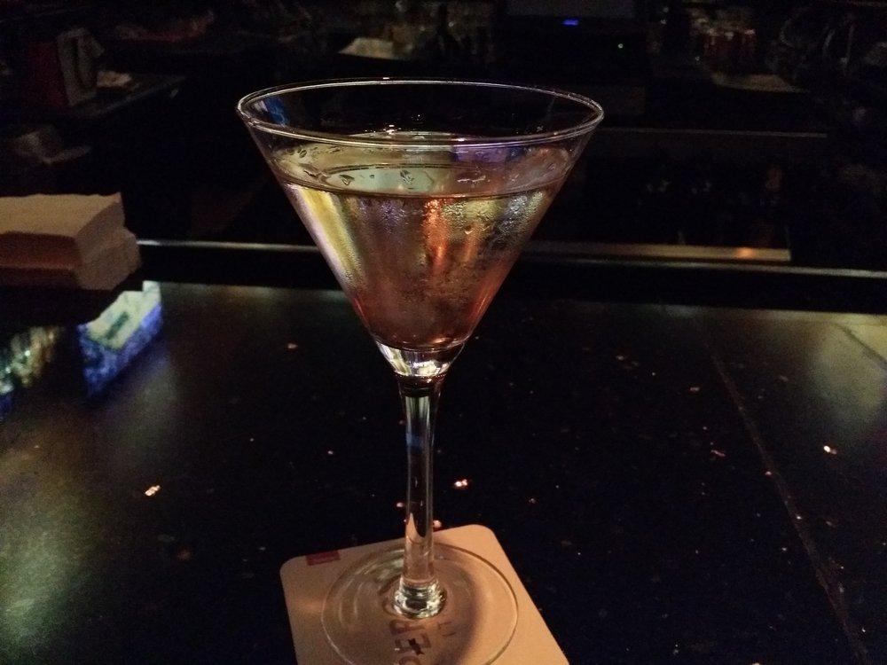 VaBenePhoenix's tweet photo. Chocolate + Martini = Perfection #martini #dessert #HappyHour #Ahwatukee #PHX #Phoenix http://t.co/KhfjnHaBLD