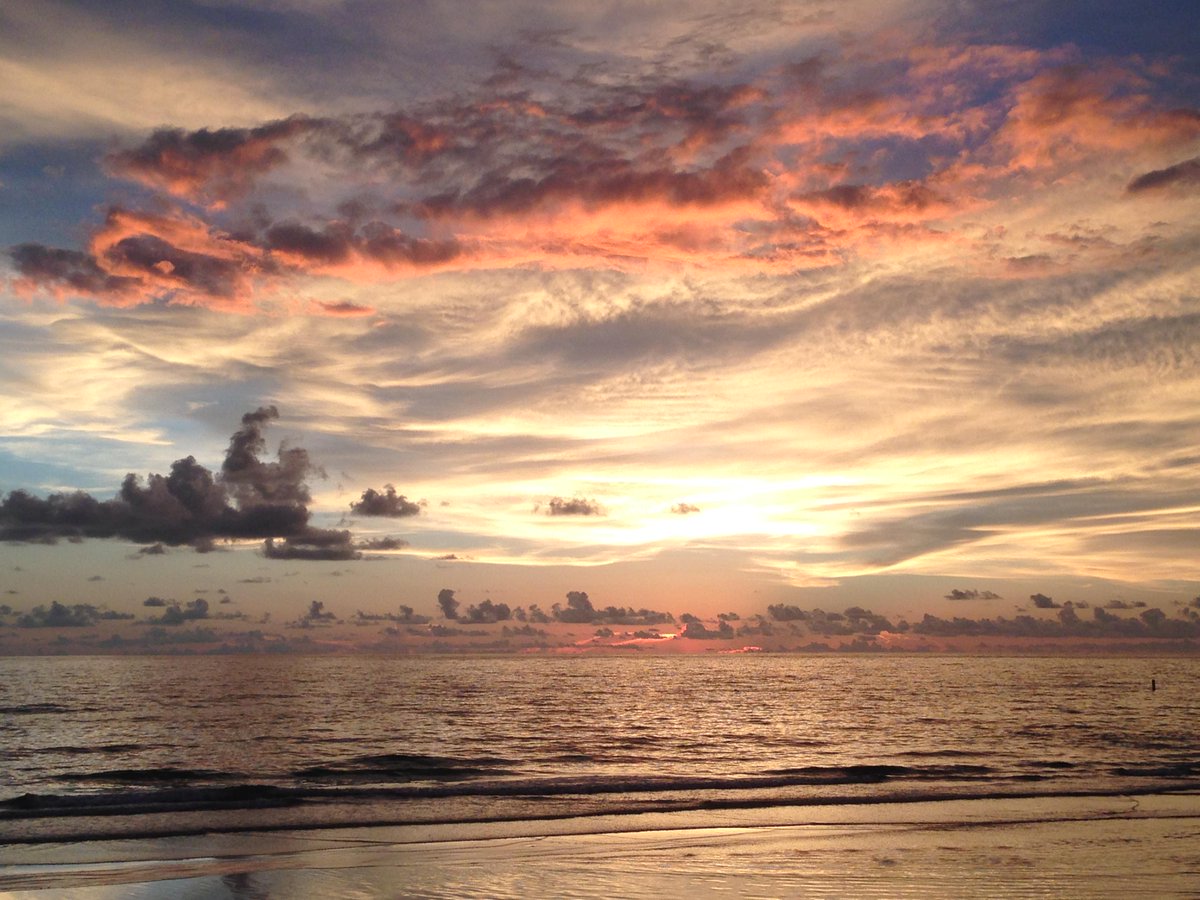 BeachGoesPops's tweet photo. The sun is about to set then InCrisis featuring Suzette Jennings takes the #BeachGoesPops stage at 8pm! #StPeteBeach http://t.co/McV3cp4td4