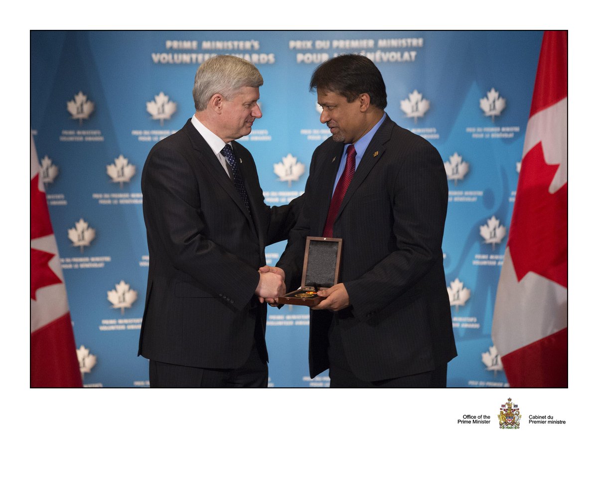 TheAhmadiyyaPod's tweet image. Congratulations to @doctordaud on receiving Prime Minister’s Award for the outstanding work of Humanity First Canada.