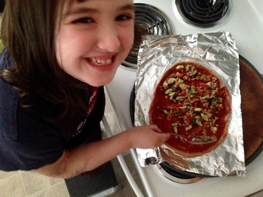FarmFreshThrive's tweet photo. @ThrivelifeChef My 5 yr old sat up in her sleep last night &amp; said "Mom, I'm a chef!" She's right. :) #ThriveLifeKid http://t.co/zn3CTinX2V