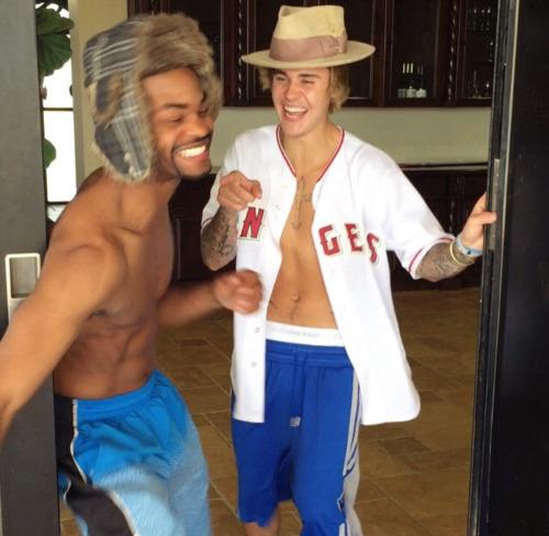 biebersmaniabr's tweet photo. 'Vibes positivas 😬😎 #Coachella" - King Bach via IG ♥♥ http://t.co/VJfhPO1OTV