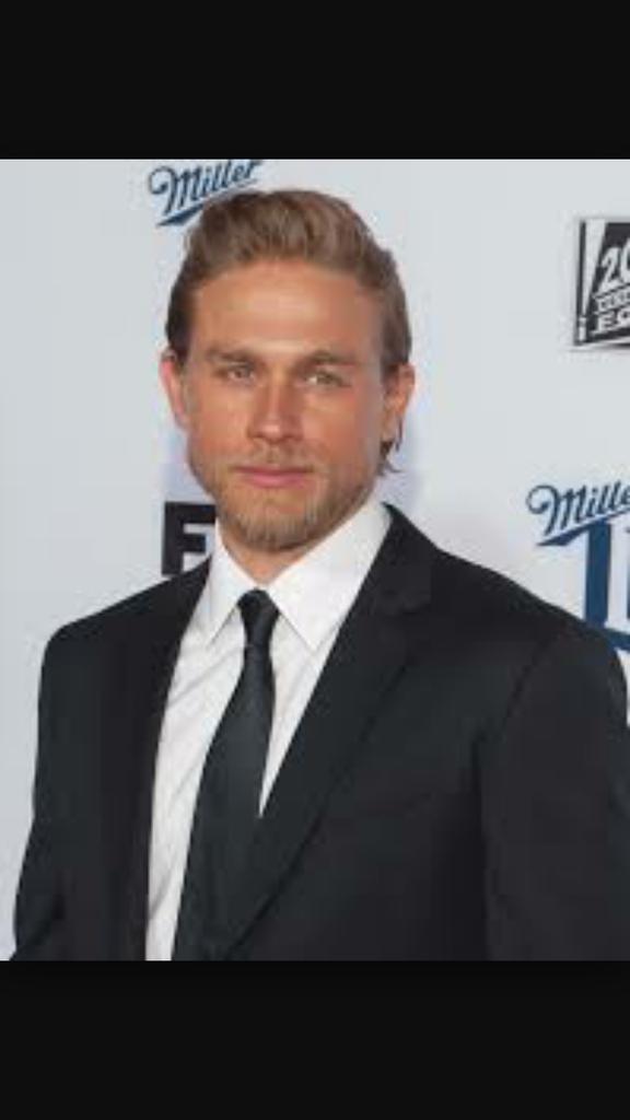 Happy birthday to Charlie Hunnam miss so much! 