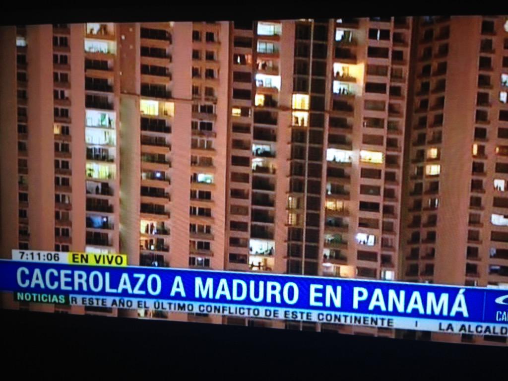 Fsierraramos's tweet photo. Reciben en #Panamá a @NicolasMaduro con #Cacerolazo y Luces Intermitentes. #FueraMaduro #Ejemplo #CumbredelasAméricas http://t.co/zLxeVCN2dq