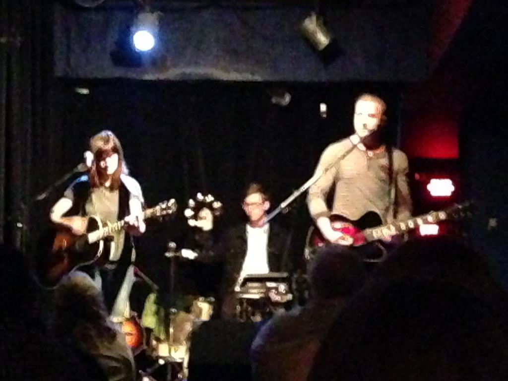 AmyMunz2's tweet photo. "It's not at all good but it ain't that bad" 🎶 @TheWindTheWave @tinangelphl #allrequestnight http://t.co/DLwxClLLk6