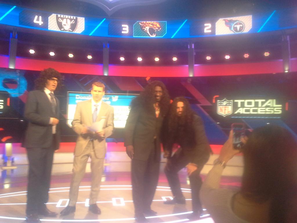 Seahawksfan882's tweet photo. Total access http://t.co/FYalndY8fB