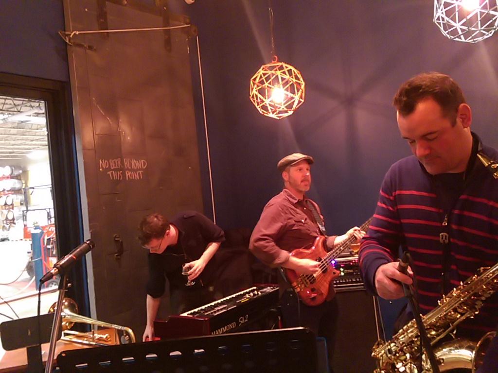 jalopyfunk's tweet photo. Playing at @NightShiftBeer tonight. Good times, excellent brews! http://t.co/hge225rHH6