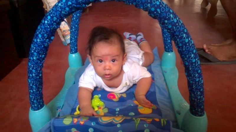 ronald189127's tweet photo. @upasajeroperu @upasajeroperu #FINALEUP vamos azul !!!! Eduardito hasta en rokis viendo http://t.co/wHnimegHQx