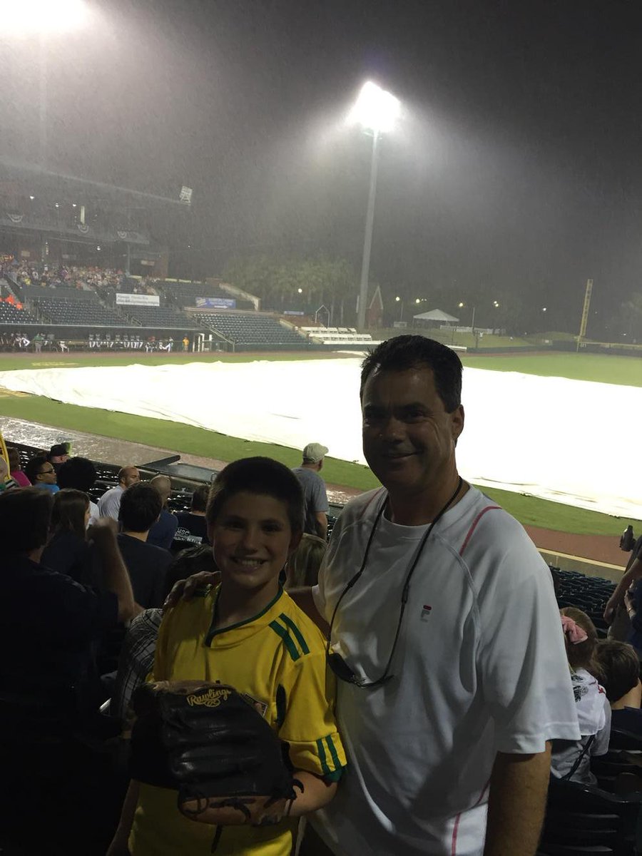 ABCWineKenA's tweet photo. In a rain delay with the Jacksonville Suns leading the Jackson Generals 6-0... http://t.co/PMrXHMjCW8