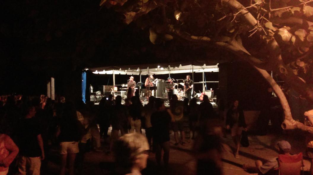 VISITSPB's tweet photo. @BeachGoesPops is packed! If you aren't here, you're missing out.  Still time to head down for great music and food. http://t.co/Bi98sKAN0B