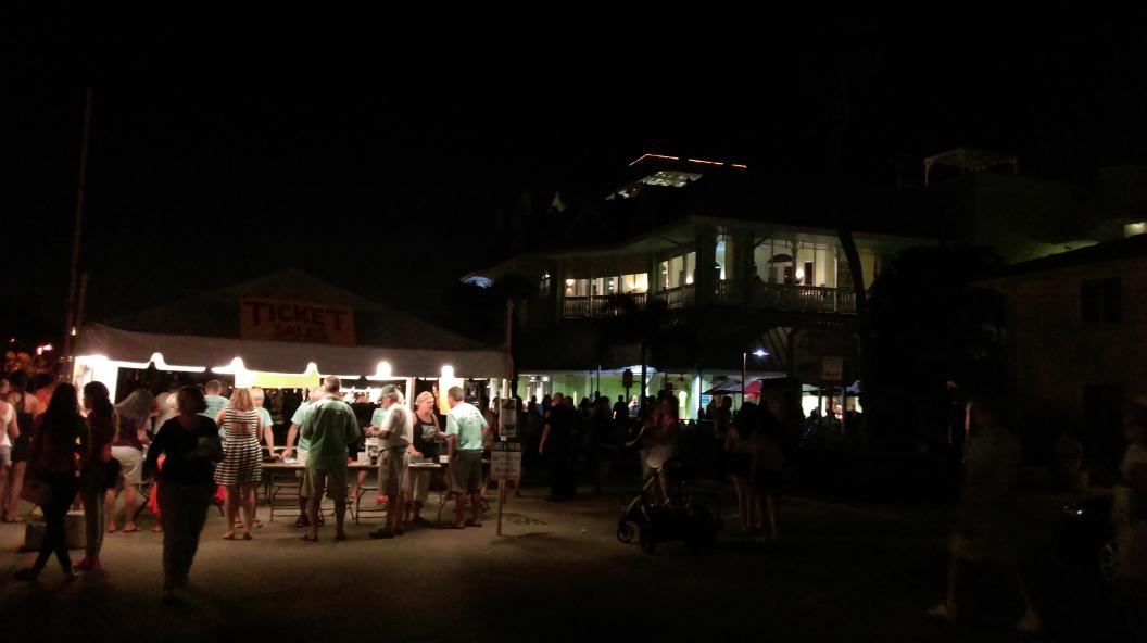 VISITSPB's tweet photo. @BeachGoesPops is packed! If you aren't here, you're missing out.  Still time to head down for great music and food. http://t.co/Bi98sKAN0B