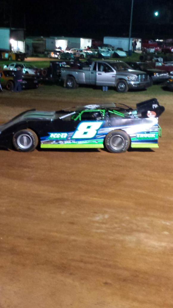 SamNormanRacing's tweet photo. Sam will be racing @ Moulton Speedway tomorro Sat 4/11/15. Rock n Roll Dirt Style http://t.co/KtDXthKUzq