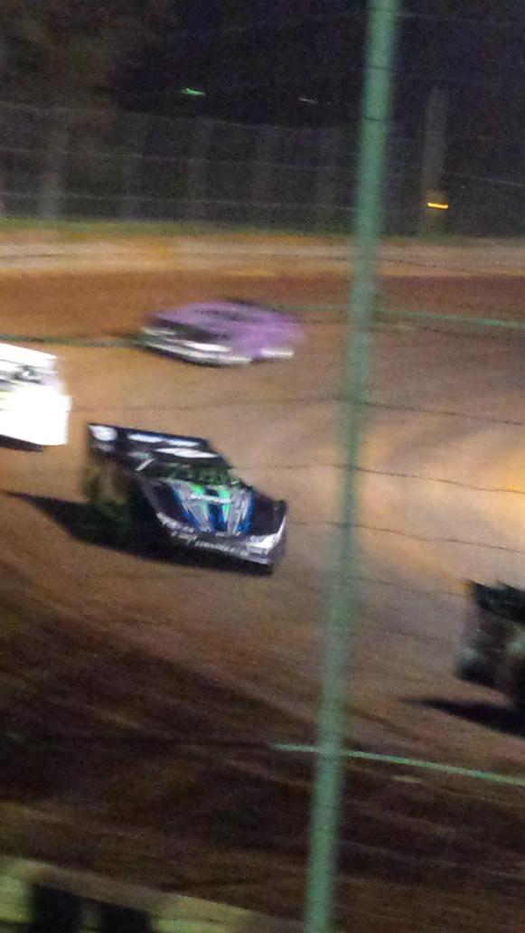 SamNormanRacing's tweet photo. Sam will be racing @ Moulton Speedway tomorro Sat 4/11/15. Rock n Roll Dirt Style http://t.co/KtDXthKUzq